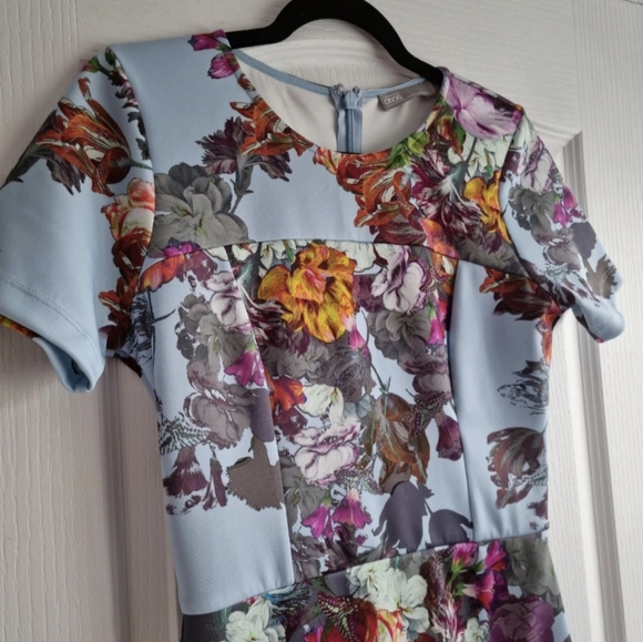 ASOS Blue Floral Wedding Guest Pencil Bodycon Dress - Picture 2 of 2